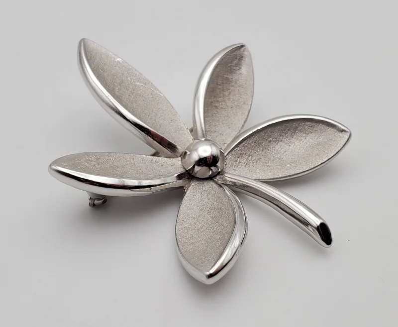 Trifari - Vintage Silver Tone Leaf Brooch