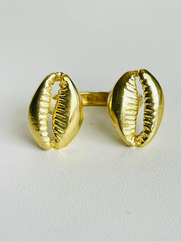 The Floating Cowrie Ring in gold & silver