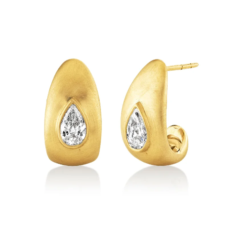 Medium Tusk Earrings with Water Drop Diamond