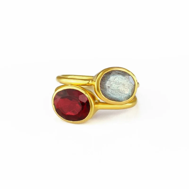 Set of Two Oval Rings : Garnet and Labradorite