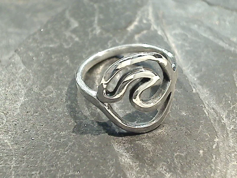 Size 7.5 Sterling Silver Wave Ring