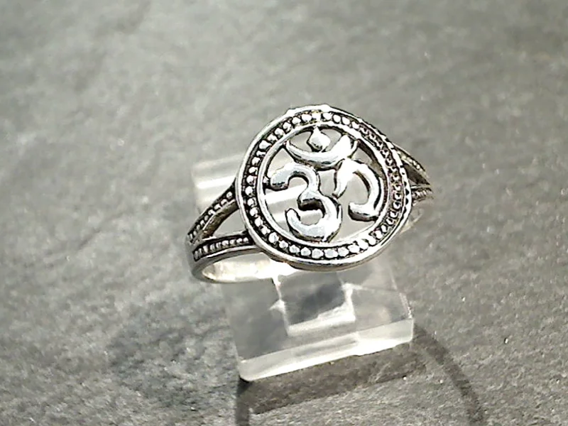 Size 5.25 Sterling Silver Om Symbol Ring