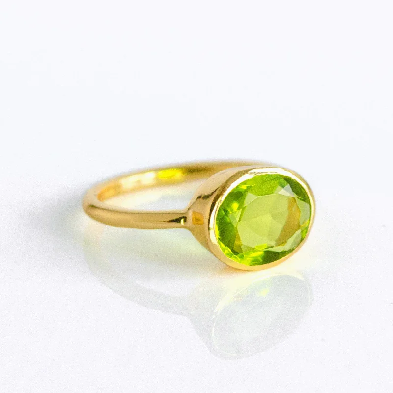 Oval Peridot Ring : August Birthstone